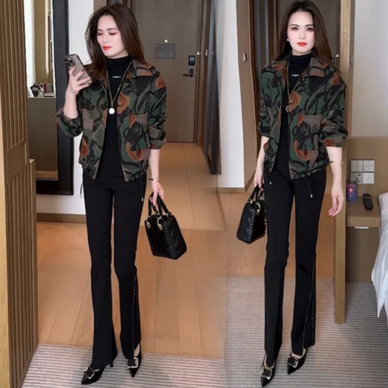 Дамско късо палто с дълги ръкави и поло яка, зимен модел 2024, японско-корейски leisure стил, полиестер 90–95%