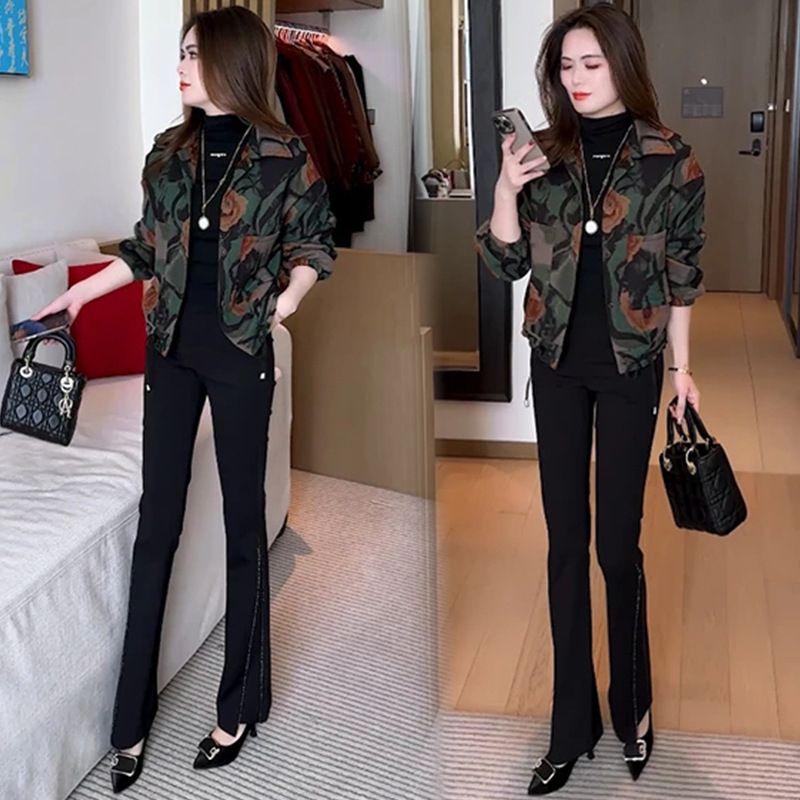 Дамско късо палто с дълги ръкави и поло яка, зимен модел 2024, японско-корейски leisure стил, полиестер 90–95%