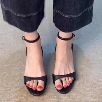 Sandale cu o curea, piele de oaie pe partea superioară și căptușeală, talpă din cauciuc, vârf rotund, toc plat, vara 2025