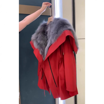 Палто с качулка, дизайн в блокове, полиестерна материя, свободна кройка, зимен 2024