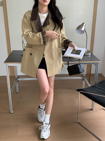 Ženski trench Zy3237 s patchwork detaljima, ovratnik Lapel, jednokopčavanje, Regular Fit, poliester