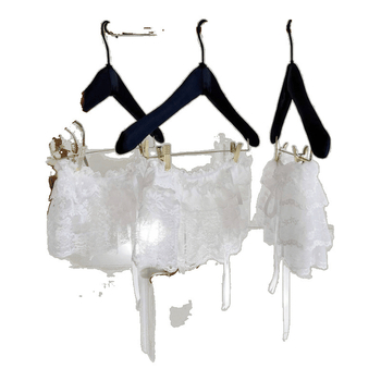 Детска мини пола с мрежеста полиестерна тъкан, нерегулярна кройка, съдържание на основна материя 71–80%, подходяща за деца над 8 години