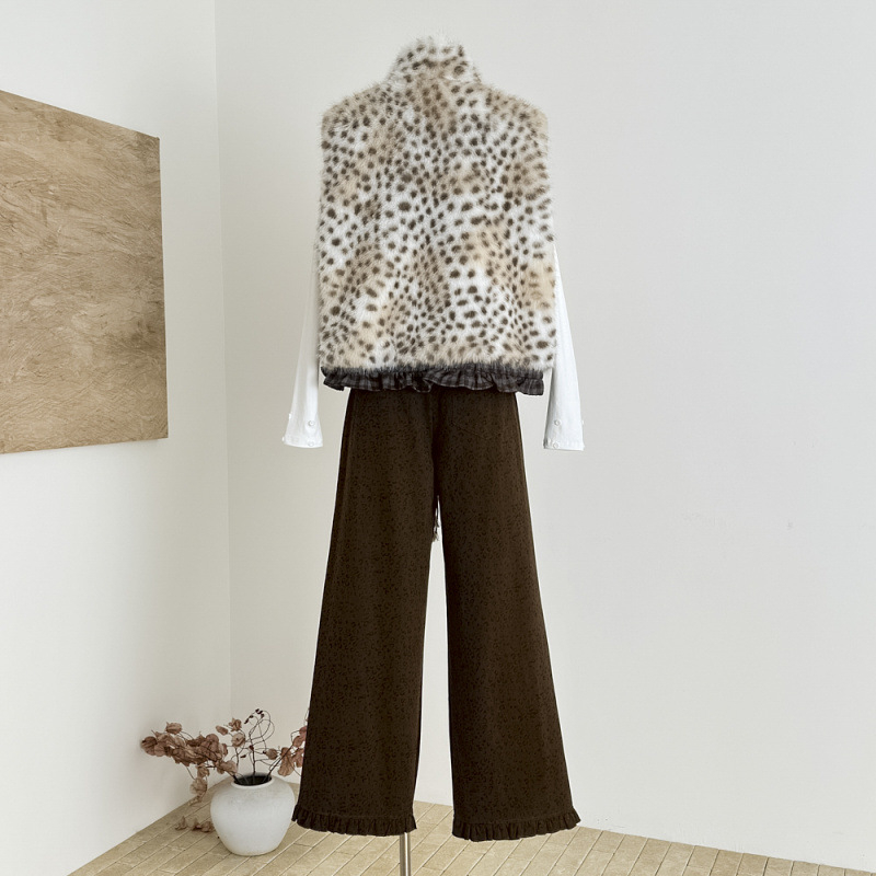 Двустранна жилетка от изкуствена козина с леопардов принт и флорален кант, висока яка, без ръкави, дължина 50–65 см