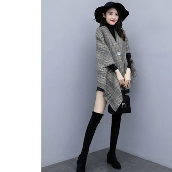 Дамско вълнено палто с каре, бат ръкав, 3/4 ръкави, еднокопково закопчаване