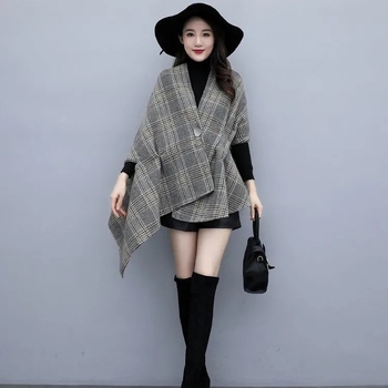 Дамско вълнено палто с каре, бат ръкав, 3/4 ръкави, еднокопково закопчаване