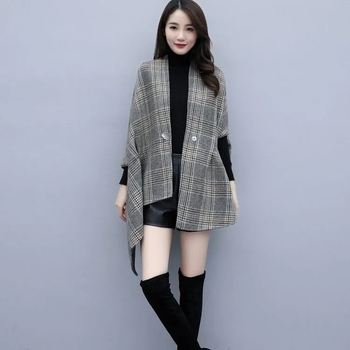 Дамско вълнено палто с каре, бат ръкав, 3/4 ръкави, еднокопково закопчаване