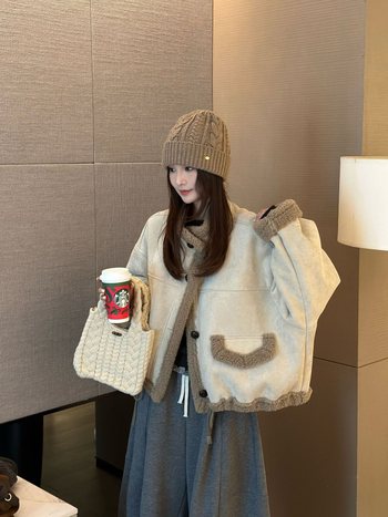 Женско палто от овча кожа, къс модел, дълги ръкави, стояща яка, корейски ежедневен стил, зима 2025