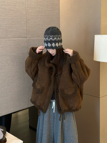 Женско палто от овча кожа, къс модел, дълги ръкави, стояща яка, корейски ежедневен стил, зима 2025