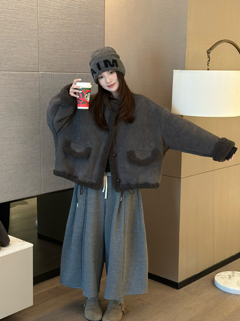 Женско палто от овча кожа, къс модел, дълги ръкави, стояща яка, корейски ежедневен стил, зима 2025