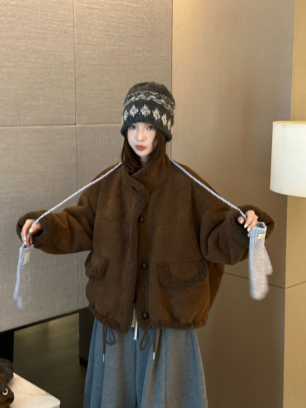 Женско палто от овча кожа, къс модел, дълги ръкави, стояща яка, корейски ежедневен стил, зима 2025