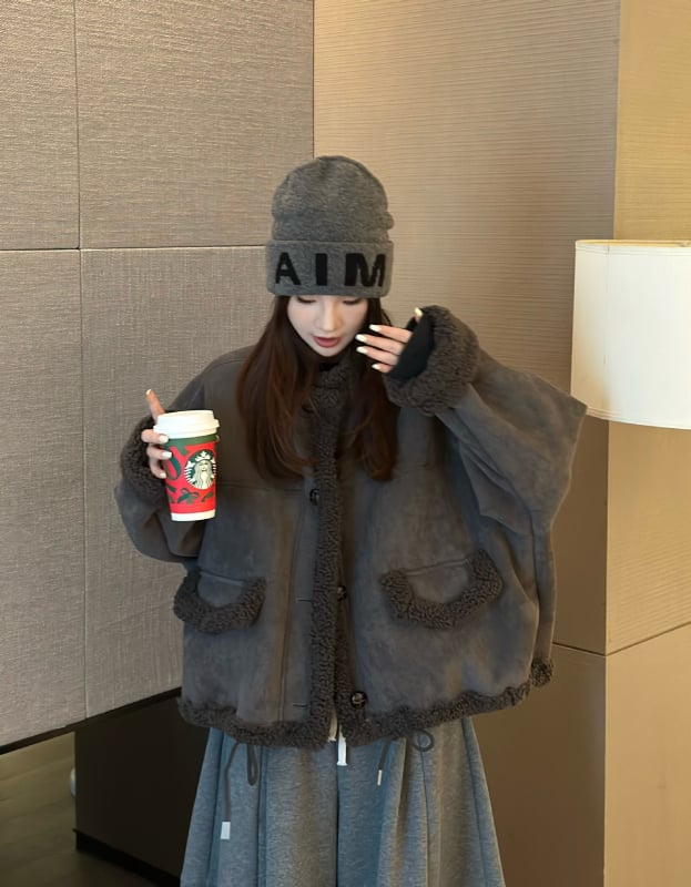 Женско палто от овча кожа, къс модел, дълги ръкави, стояща яка, корейски ежедневен стил, зима 2025