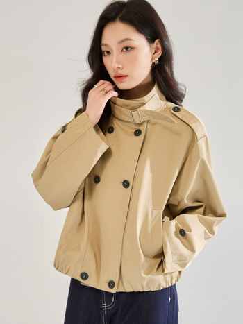 Ветрово яке — полиестер, двойно ред копчета, стойков яка, свободна кройка, нормална дължина