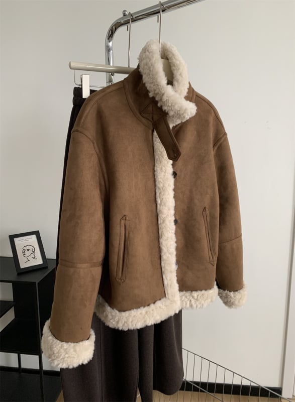 Яке с яка стойка от изкуствена агнешка вълна, свободен силует, дебели колажни детайли, дълъг ръкав