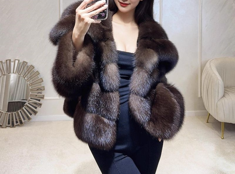 Шуба от собол козина с голям лацкан, поло яка, изкуствена козина по яка, Chenille плат (козина от собол, голям лацкан, поло яка, изкуствена козина по яка, Chenille плат)
