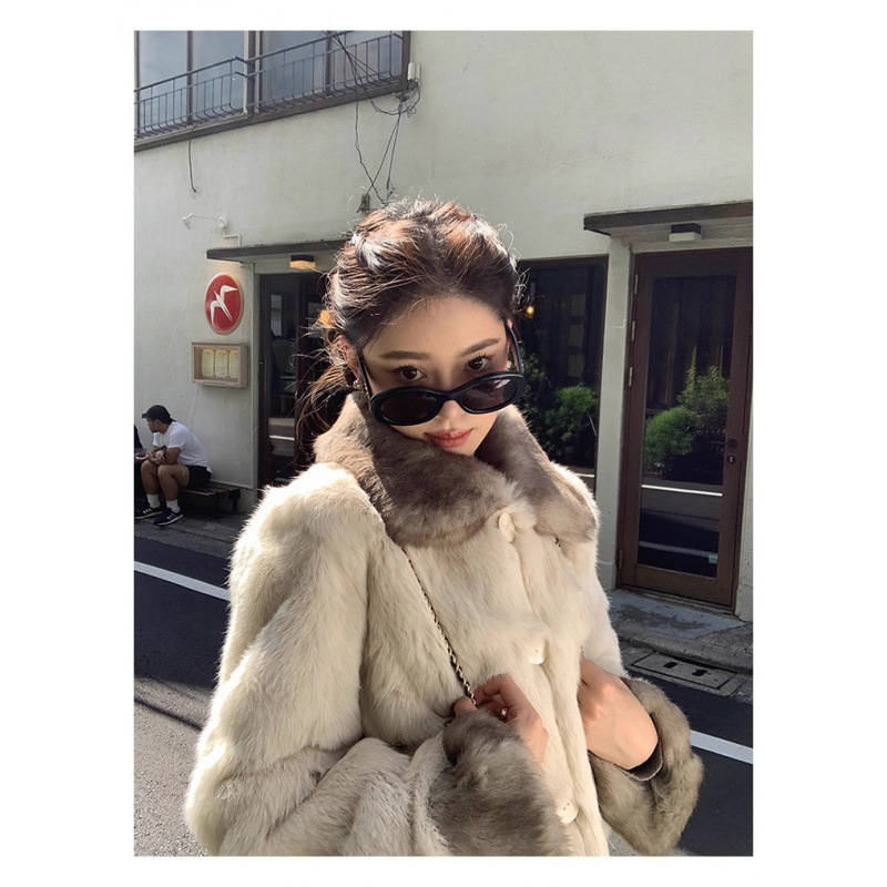 Ženski kaput od ekokože s ovratnikom od imitacije mink, akrilno vlakno, gradski stil, dugi model, rukavi s volanima
