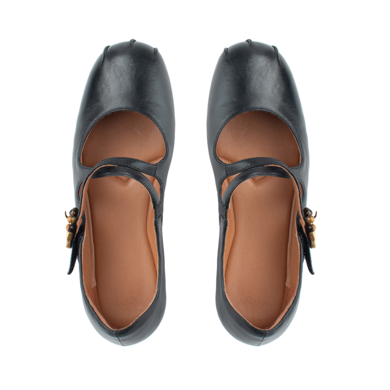 Мери Джейн обувки с кръстосана презрамка и закопчалка, овча кожа отвън и отвътре, гумена подметка, кръгъл нос