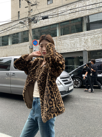 DT ETOLIE Палто от изкуствена козина с леопардов принт, кръгла яка, дълги ръкави, средна дължина, полиестерна външна материя и облицовка 100% полиестер