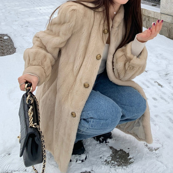 Палто от изкуствена норкова козина, стойкова яка, принцесови ръкави, средна дължина, за дами, зима 2024