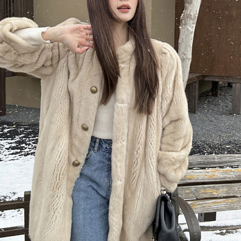 Палто от изкуствена норкова козина, стойкова яка, принцесови ръкави, средна дължина, за дами, зима 2024