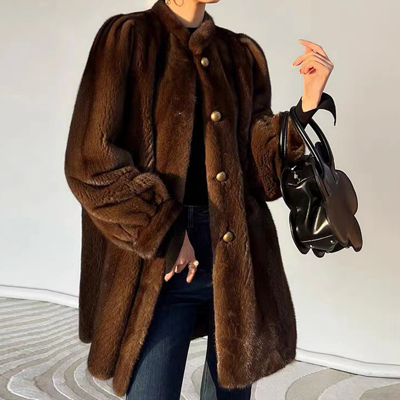 Палто от изкуствена норкова козина, стойкова яка, принцесови ръкави, средна дължина, за дами, зима 2024
