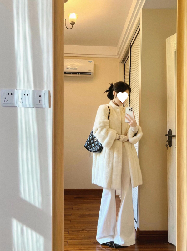 Палто от изкуствен Mink пух, плюшена козина; Chenille плат и смес Spandex; дълги ръкави; полуотворен яка