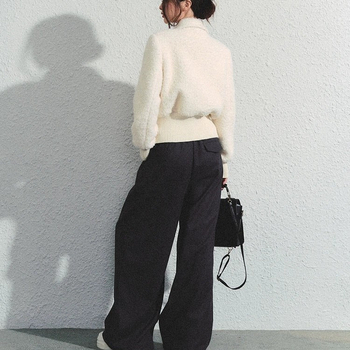 Дамско палто от смесена вълна с изкуствена козина на яка, средна дебелина; композиция: памук 70–80% и вълна под 30%, нейлонова тъкан