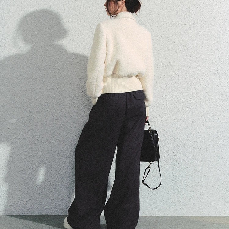 Дамско палто от смесена вълна с изкуствена козина на яка, средна дебелина; композиция: памук 70–80% и вълна под 30%, нейлонова тъкан