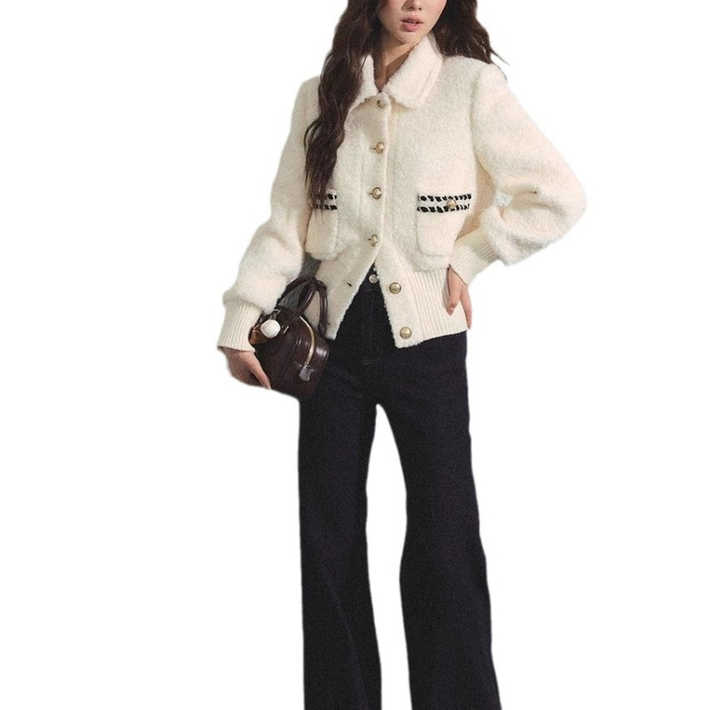 Дамско палто от смесена вълна с изкуствена козина на яка, средна дебелина; композиция: памук 70–80% и вълна под 30%, нейлонова тъкан