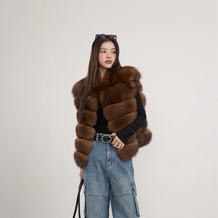 Жилет от изкуствена козина за жени – средна дължина, без ръкави, с яка от козина