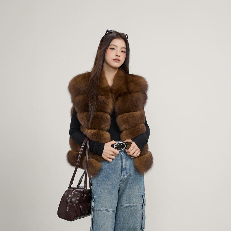 Жилет от изкуствена козина за жени – средна дължина, без ръкави, с яка от козина