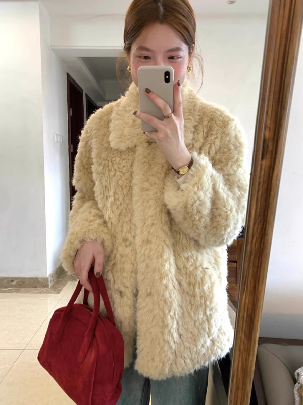 Дамско зимно палто от изкуствен пух, свободен силует, дължина 65–80 cm, дълги ръкави, квадратно деколте, корейски/японски стил