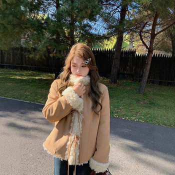 Женско палто от имитационна вълна, с яка от имитационна козина, голям лацкан, вертикално разположени козинени панели, палто с средна дължина