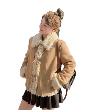 Женско палто от имитационна вълна, с яка от имитационна козина, голям лацкан, вертикално разположени козинени панели, палто с средна дължина