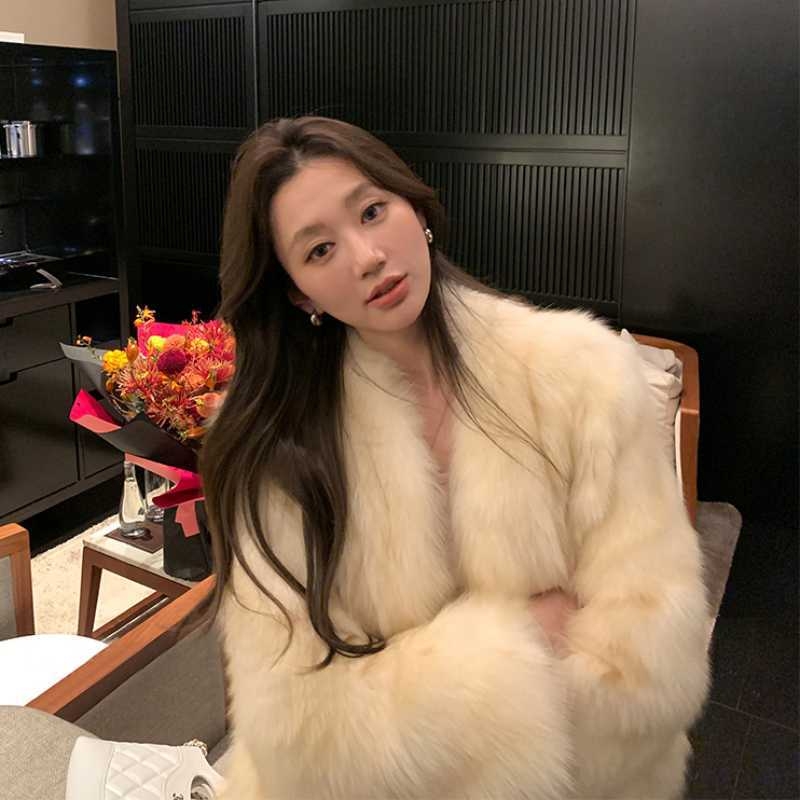 Палто от лисица с яка от козина, удължен дизайн, дълги ръкави, зима 2025