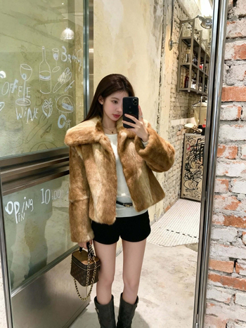 Палто от козина на заек, дълги ръкави, квадратна яка, корейско-японски casual стил, зимно облекло 2025, материя: 70–80% козина на заек + 30–50% вълна.