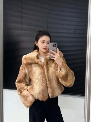 Палто от козина на заек, дълги ръкави, квадратна яка, корейско-японски casual стил, зимно облекло 2025, материя: 70–80% козина на заек + 30–50% вълна.