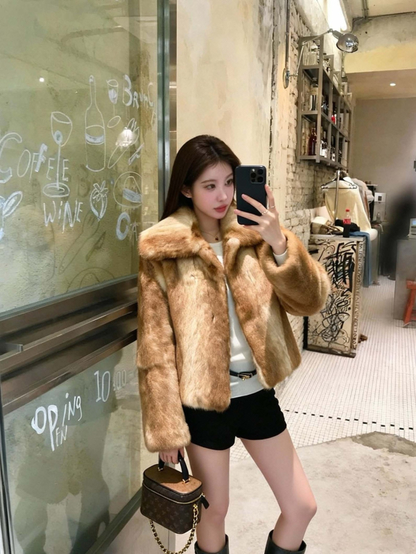 Палто от козина на заек, дълги ръкави, квадратна яка, корейско-японски casual стил, зимно облекло 2025, материя: 70–80% козина на заек + 30–50% вълна.