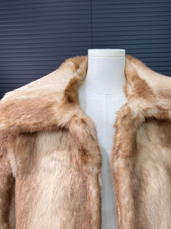 Палто от козина на заек, дълги ръкави, квадратна яка, корейско-японски casual стил, зимно облекло 2025, материя: 70–80% козина на заек + 30–50% вълна.