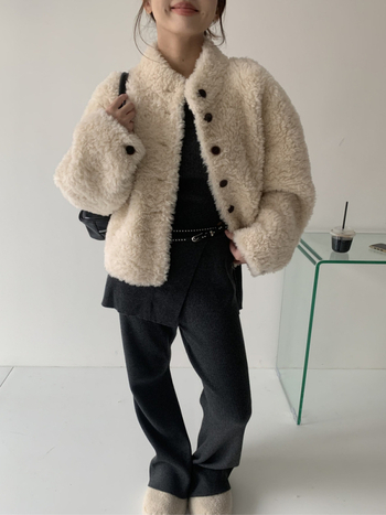Ženska jakna od krzna i vune, minimalistički japansko-korejski stil, dugi rukavi, okrugli ovratnik, vuneni materijal, zima 2025