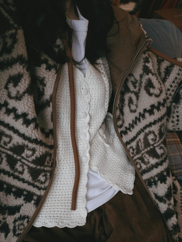 Женско палто от изкуствена агнешка вълна с качулка, средна дължина 65–80 см, дълги ръкави, ретро стил