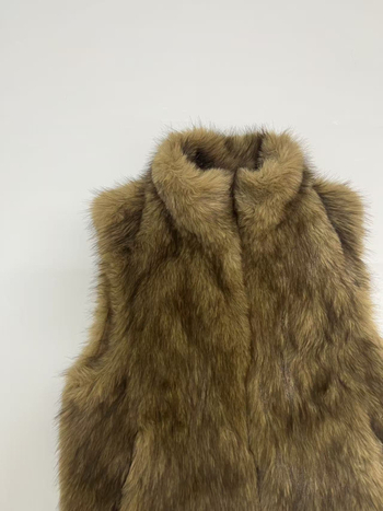 Жилет от изкуствен пух, без ръкави, със стойкова яка, стандартна дължина, полиестерна материя, есенно 2025