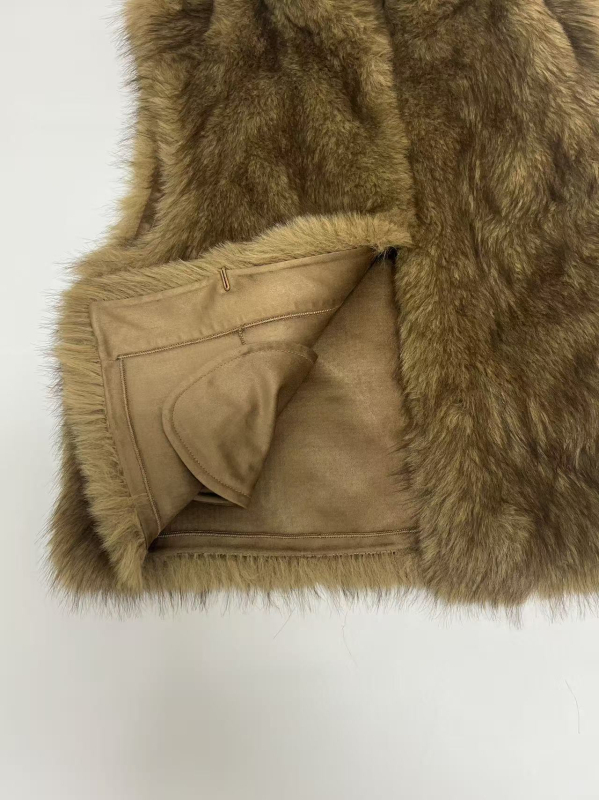 Жилет от изкуствен пух, без ръкави, със стойкова яка, стандартна дължина, полиестерна материя, есенно 2025