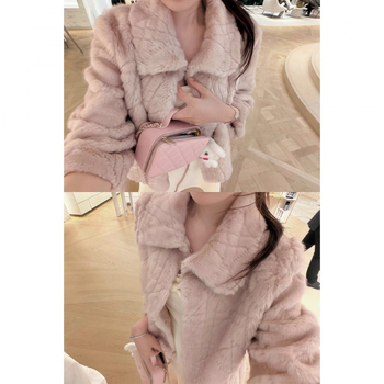 Корея стил сладък и свободен – късо дамско палто от изкуствена пухкава козина за жени, есенно-зимна елегантност. Материя: акрил; яка от изкуствен пух; хоризонтално пришивани панели; халтер-яка; ръкав флътер