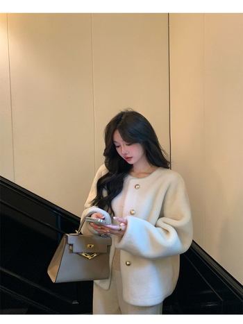 Женско палто от изкуствен косъм за есенно-зимния сезон 2025, свободен силует, дълги ръкави, кръгла яка, имитационен косъм