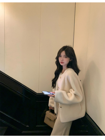 Женско палто от изкуствен косъм за есенно-зимния сезон 2025, свободен силует, дълги ръкави, кръгла яка, имитационен косъм