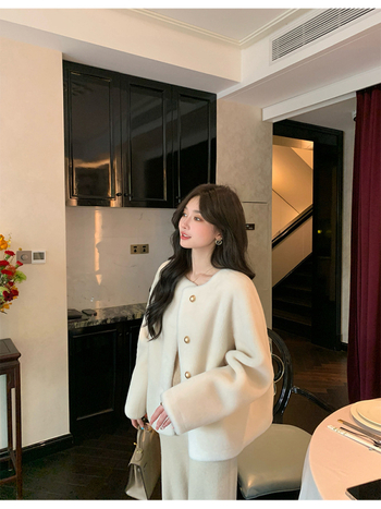 Женско палто от изкуствен косъм за есенно-зимния сезон 2025, свободен силует, дълги ръкави, кръгла яка, имитационен косъм