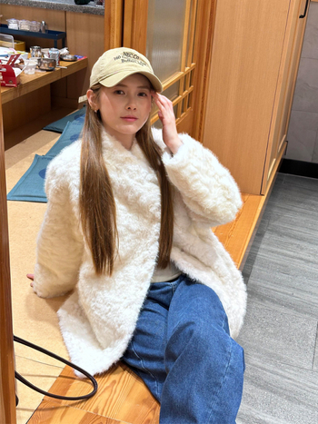 Палто от изкуствен косъм, средна дължина, поло яка, полиестерна тъкан с интегриран косъм, елегантен градски стил за възрастни жени