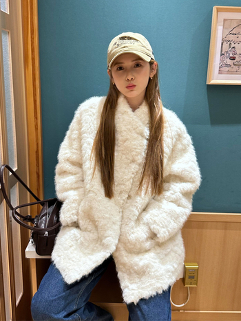 Палто от изкуствен косъм, средна дължина, поло яка, полиестерна тъкан с интегриран косъм, елегантен градски стил за възрастни жени