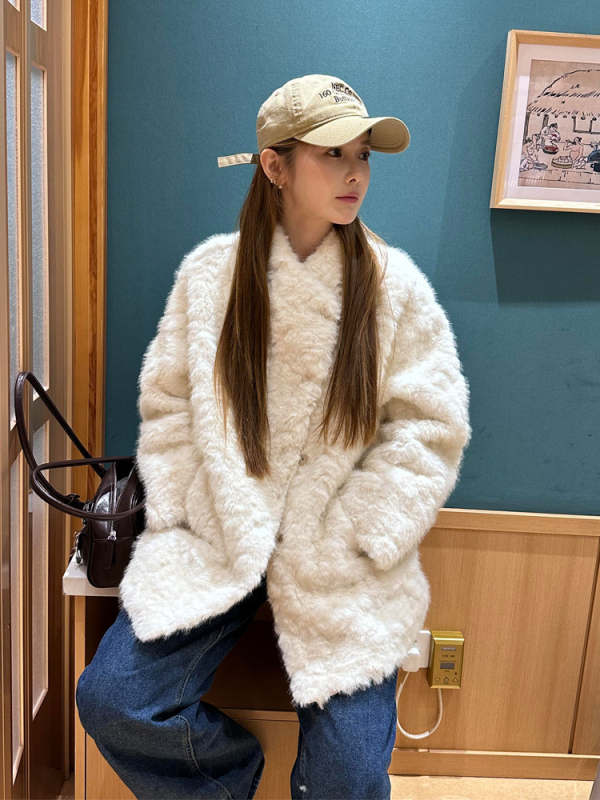 Палто от изкуствен косъм, средна дължина, поло яка, полиестерна тъкан с интегриран косъм, елегантен градски стил за възрастни жени