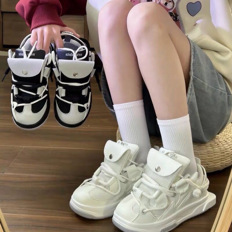 Unisex sportske tenisice za casual nošenje s gornjim dijelom od mikrovlakana, EVA potplatom, vezicama i mrežastom podstavom.